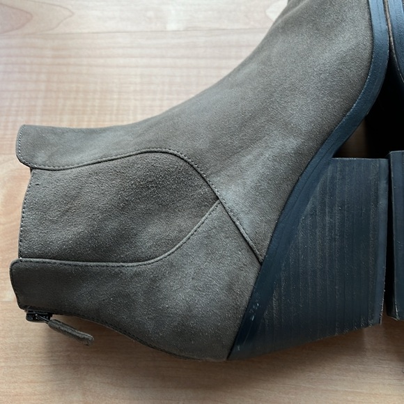 Eileen Fisher Peer Suede Ankle Bootie in Shadow Size 9 - Picture 9 of 17